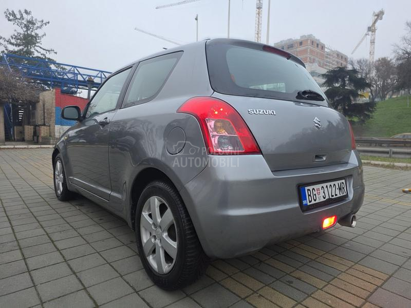 Suzuki Swift 1.3i