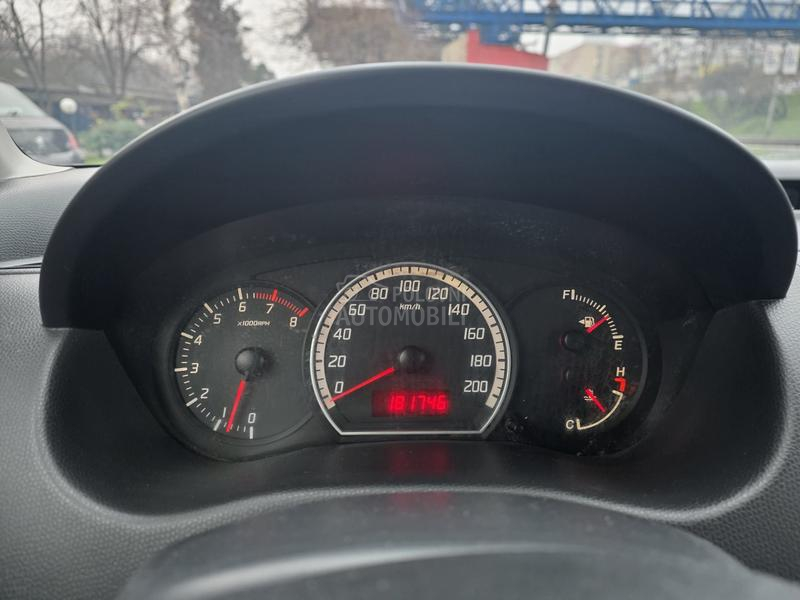 Suzuki Swift 1.3i