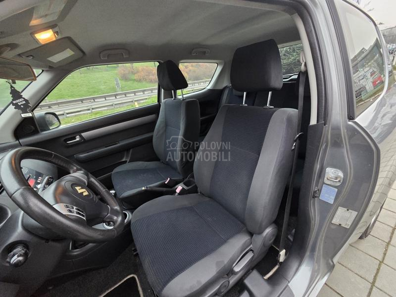 Suzuki Swift 1.3i