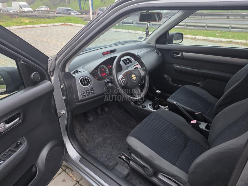 Suzuki Swift 1.3i