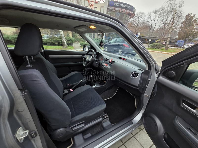 Suzuki Swift 1.3i
