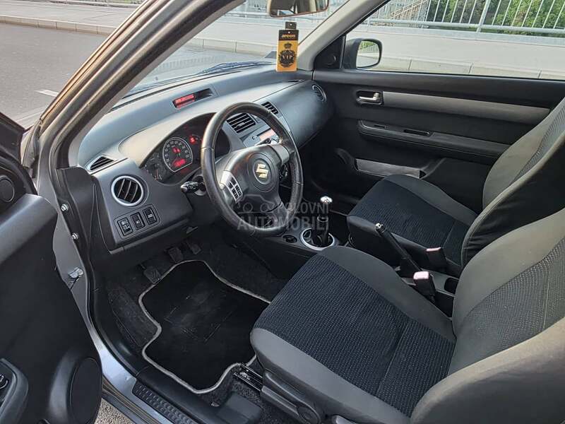 Suzuki Swift 1.3i