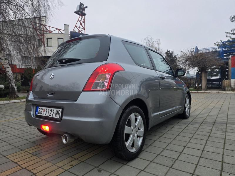 Suzuki Swift 1.3i