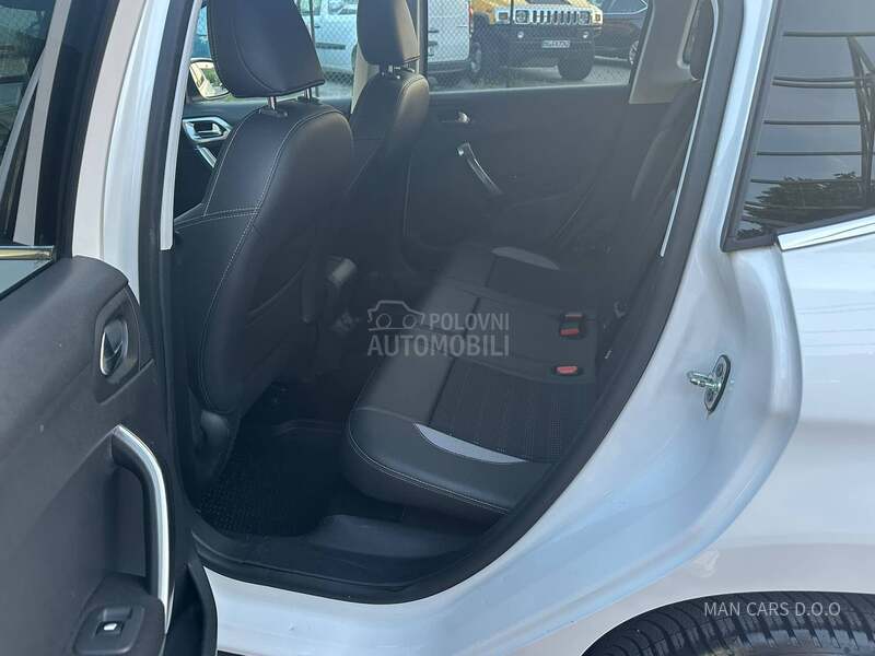 Peugeot 2008 ALLURE 1.2b NOV