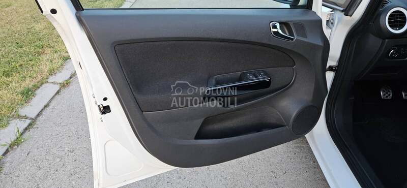Opel Corsa D 1.4 b  CH