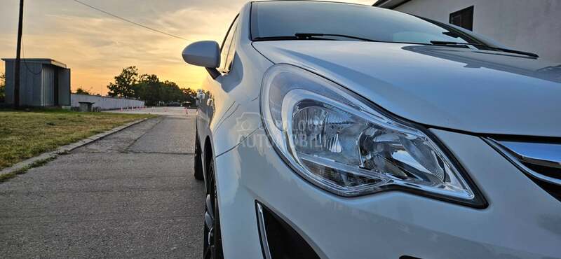 Opel Corsa D 1.4 b  CH