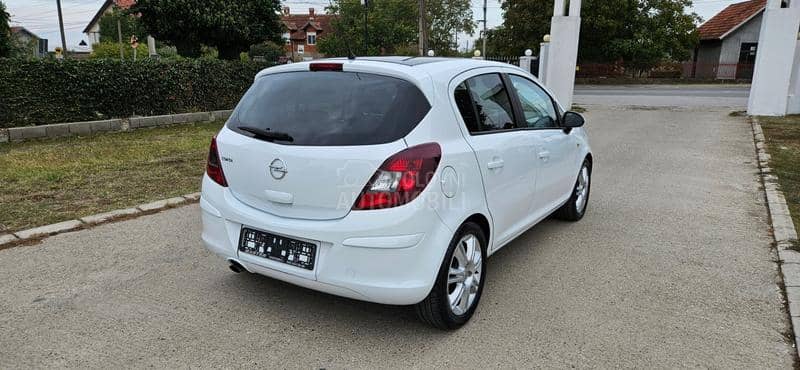 Opel Corsa D 1.4 b  CH