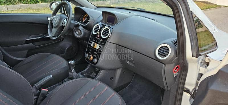 Opel Corsa D 1.4 b  CH