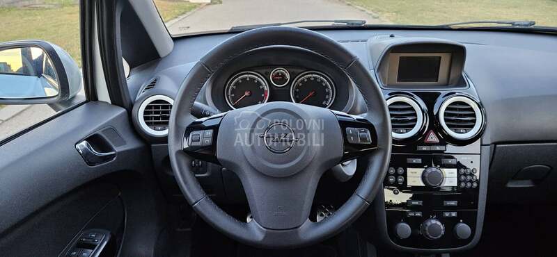 Opel Corsa D 1.4 b  CH