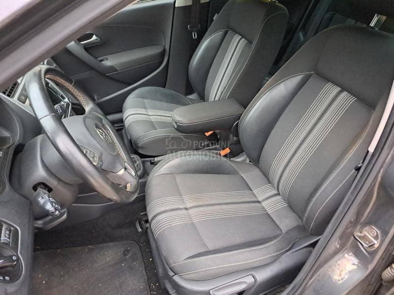 Volkswagen Polo 2012. god. -  kompletan auto u delovima