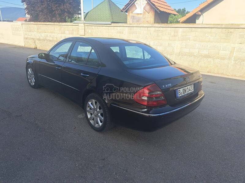 Mercedes Benz E 320 