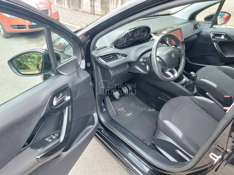 Peugeot 208 1.0I PURETECH