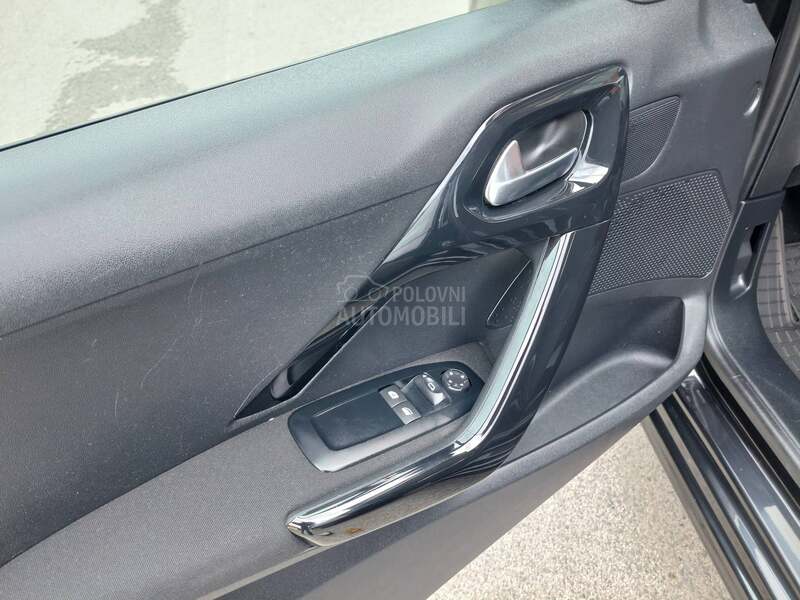 Peugeot 208 1.0I PURETECH