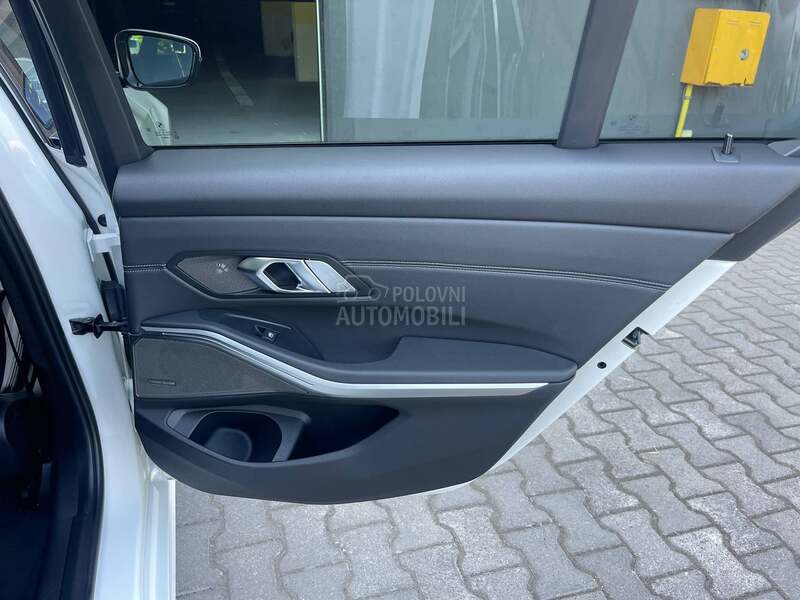 BMW 330 