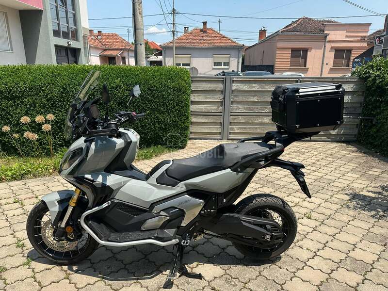 Honda x adv