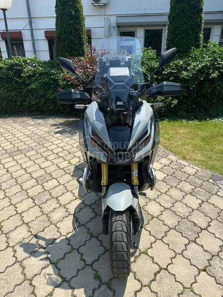Honda x adv