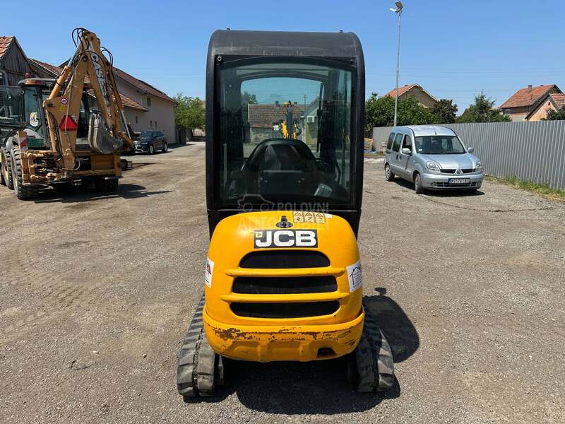 JCB 8018CTS i prikolica
