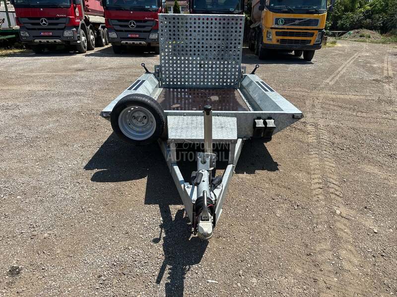 JCB 8018CTS i prikolica