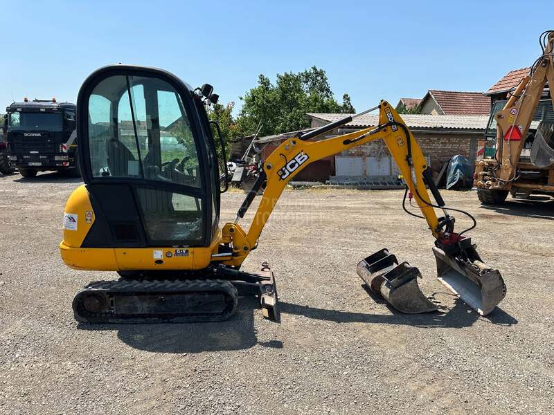 JCB 8018CTS i prikolica