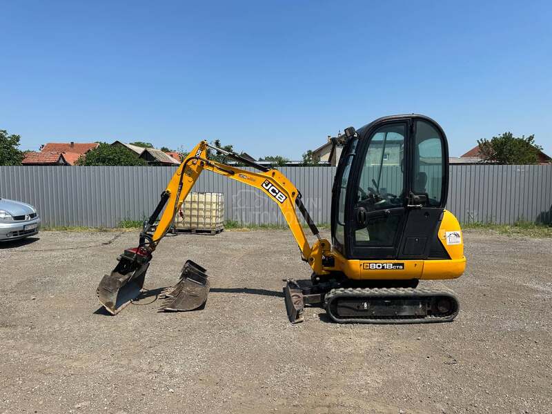 JCB 8018CTS i prikolica