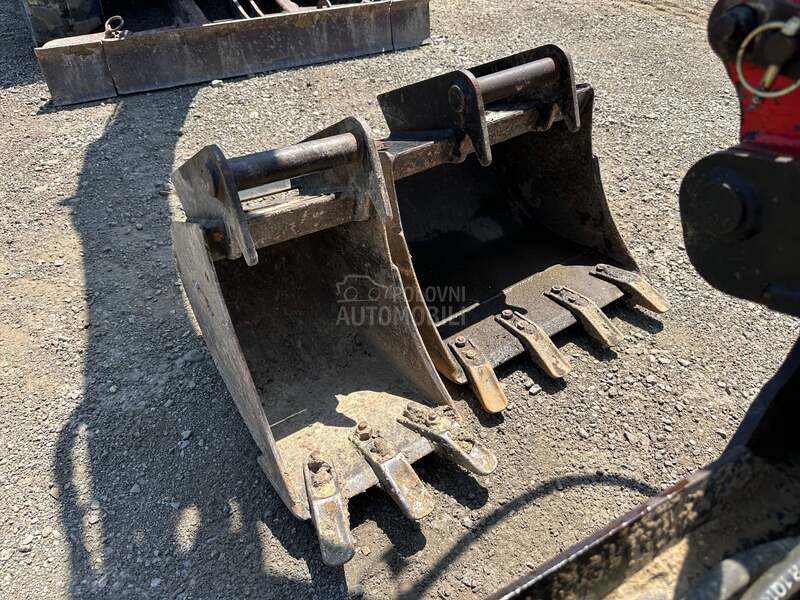 JCB 8018CTS i prikolica