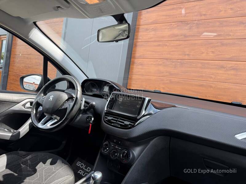 Peugeot 2008 1.2 AUT B.ENZ ALLURE