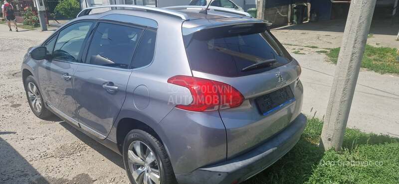 Peugeot 2008 1.2i allure