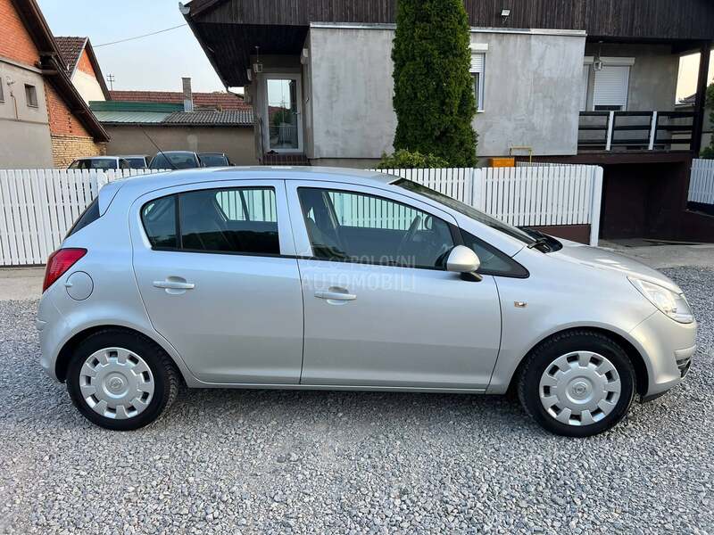 Opel Corsa D OČUVANAA