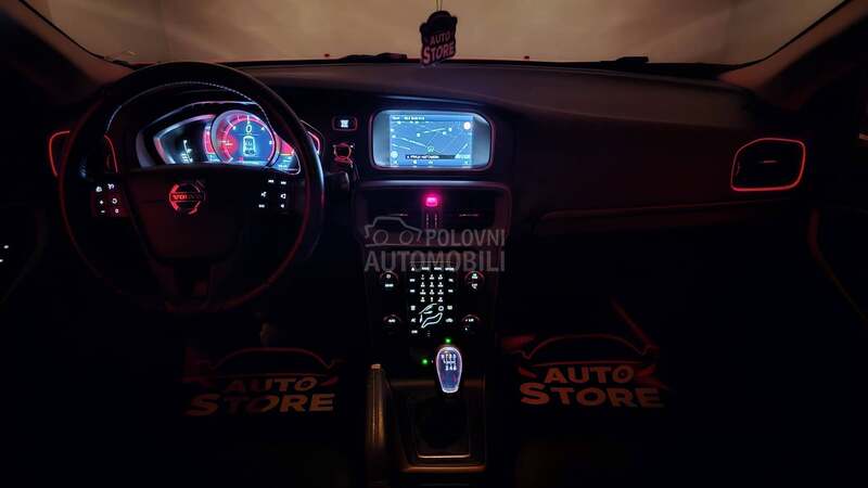 Volvo V40 D4