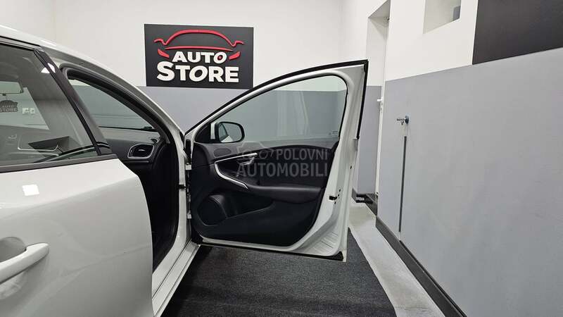 Volvo V40 D4