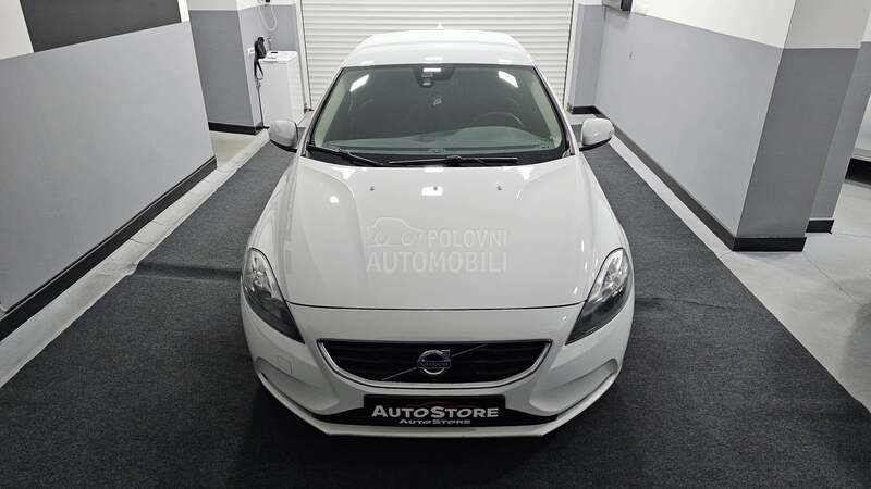 Volvo V40 D4