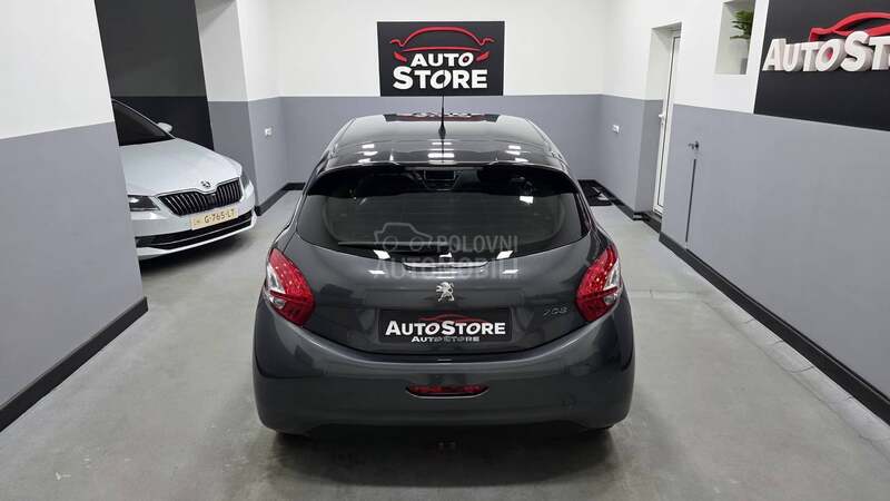 Peugeot 208 1.2i