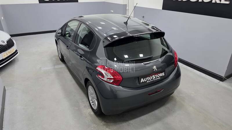 Peugeot 208 1.2i