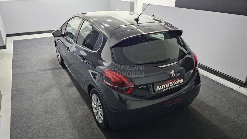 Peugeot 208 1.2 i