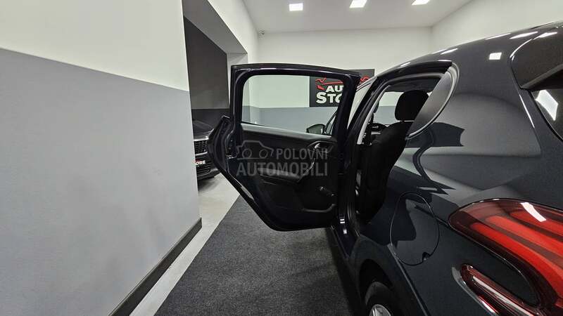 Peugeot 208 1.2 i