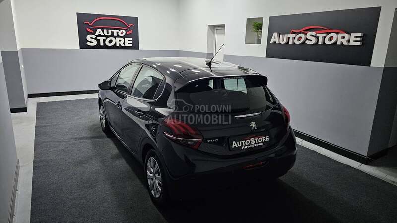 Peugeot 208 1.2 i