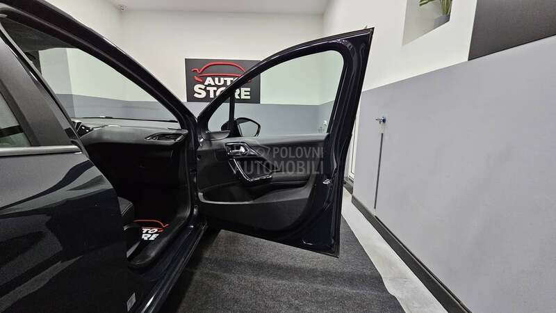Peugeot 208 1.2 i