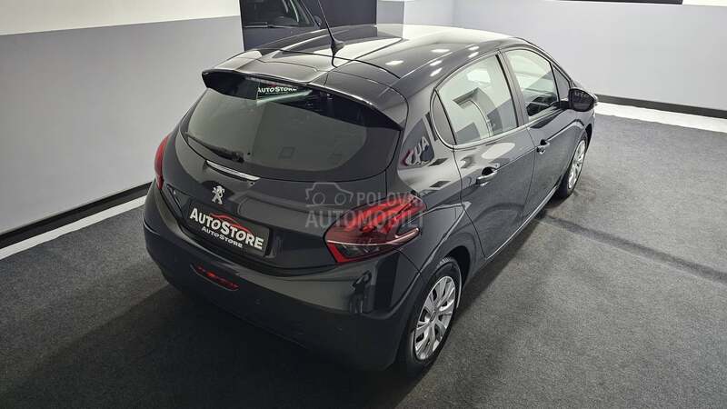 Peugeot 208 1.2 i