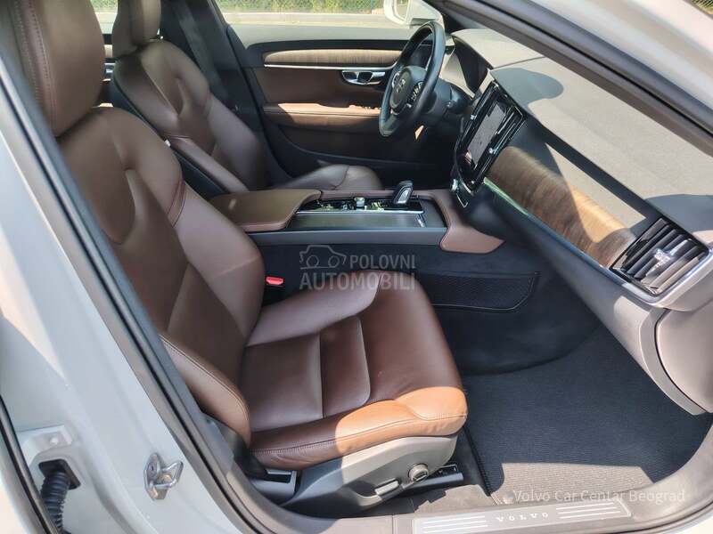 Volvo V90 Cross Country 2.0 B5 MOMENTUM PRO