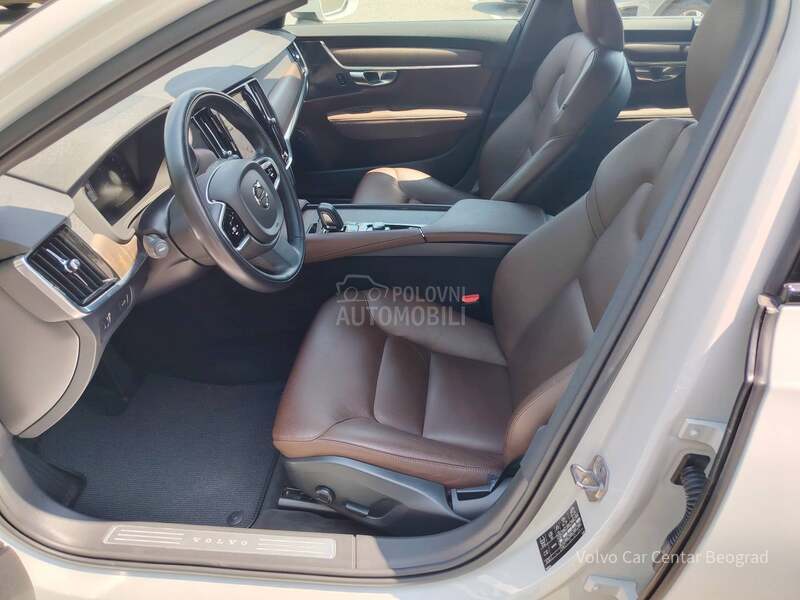Volvo V90 Cross Country 2.0 B5 MOMENTUM PRO