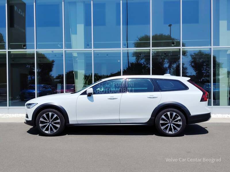 Volvo V90 Cross Country 2.0 B5 MOMENTUM PRO