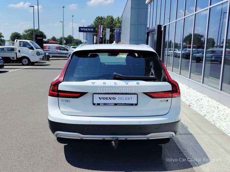 Volvo V90 Cross Country 2.0 B5 MOMENTUM PRO