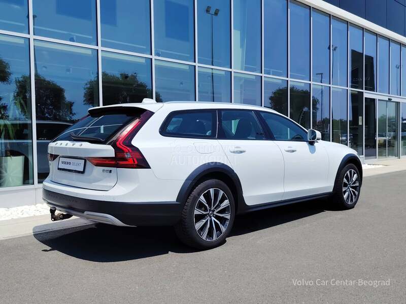Volvo V90 Cross Country 2.0 B5 MOMENTUM PRO