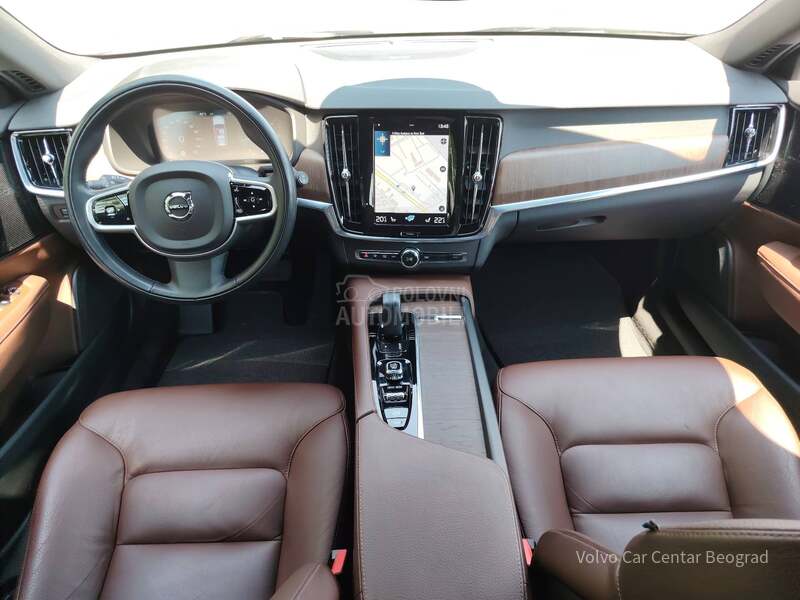 Volvo V90 Cross Country 2.0 B5 MOMENTUM PRO