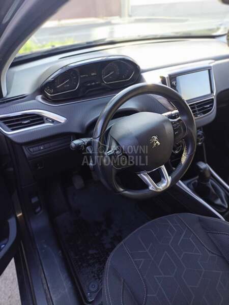 Peugeot 2008 1.2 B