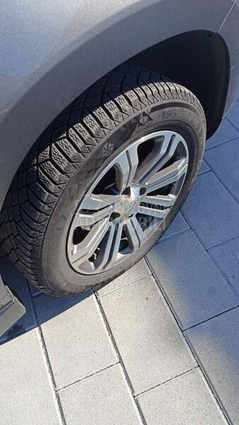 Peugeot 2008 1.2 B