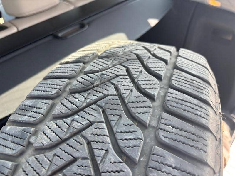 Lassa 225/55 R17 Zimska