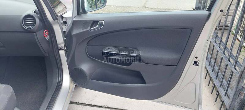 Opel Corsa D 1.2 b  COSMO