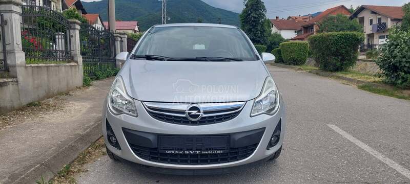 Opel Corsa D 1.2 b  COSMO