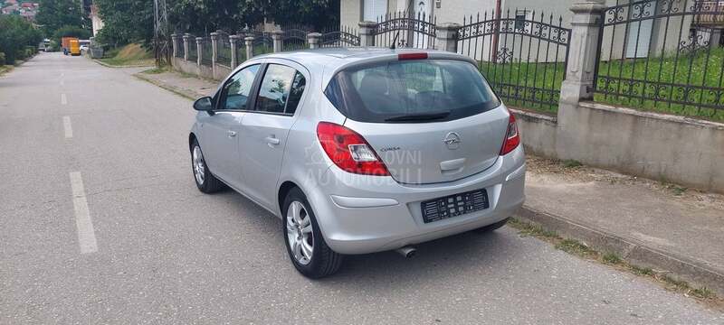 Opel Corsa D 1.2 b  COSMO